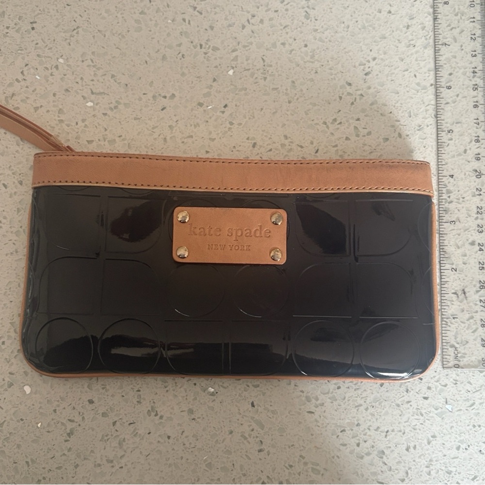Kate Spade Noel Embossed Patent Wristlet – Navy Patent & Tan Leather Vintage KS